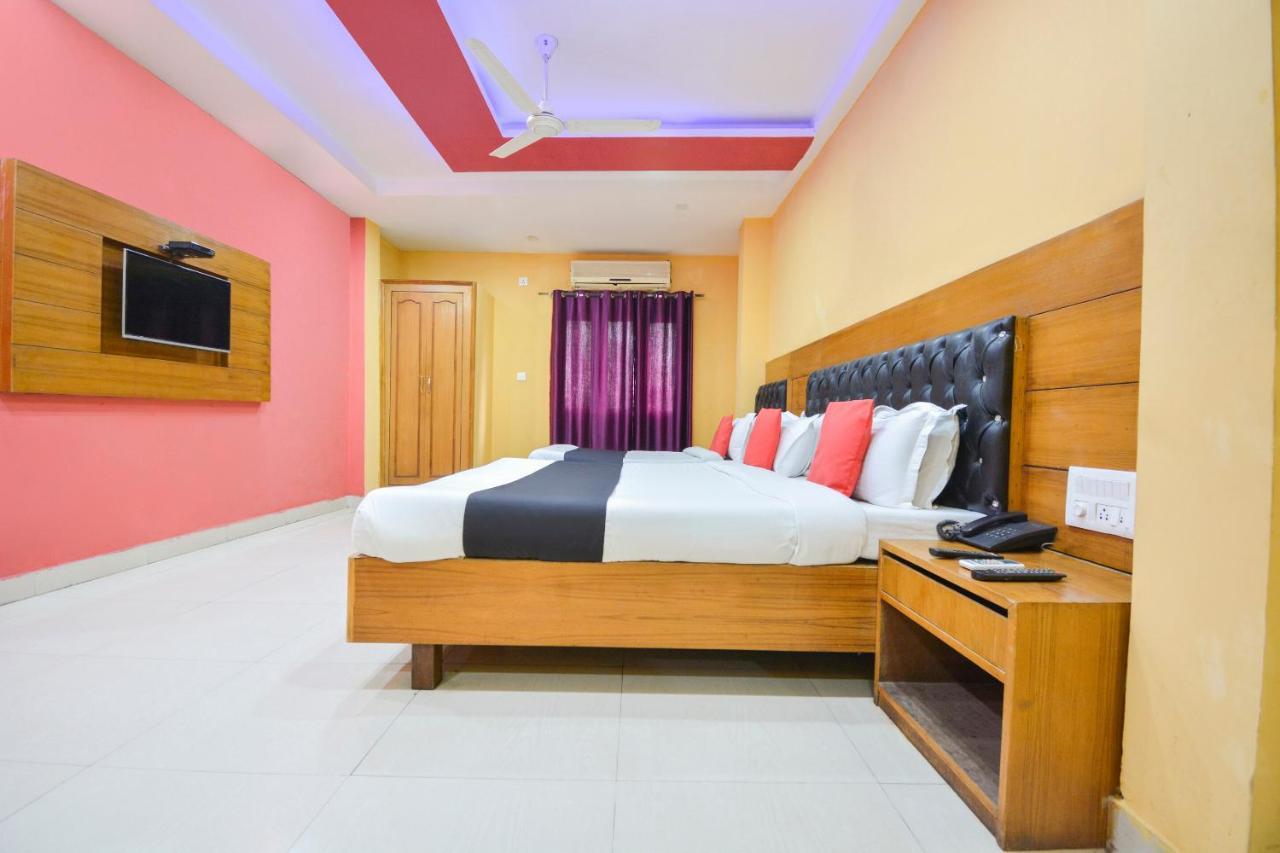 Oyo 26602 Hotel Shubham Dehradun Exteriör bild